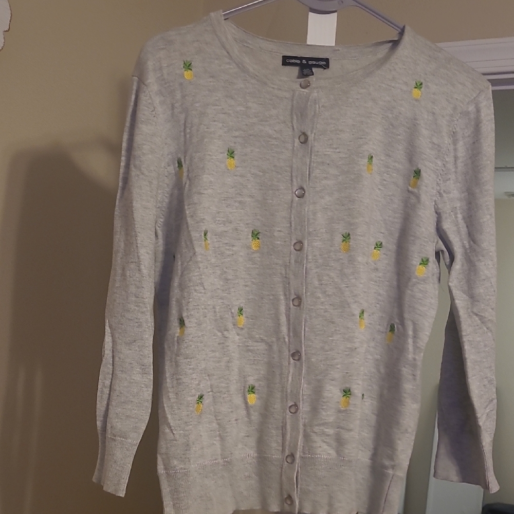 Cable & Gaugre Gray Pineapple Embroidered Women's Sweater